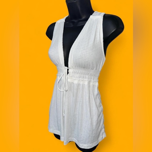 Free People White Plunging tank top with adjustable tie front - Picture 2 of 5